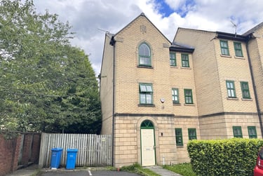 7 bed flat, Schuster Road, Victoria Park, Manchester, M145LX - Image 1